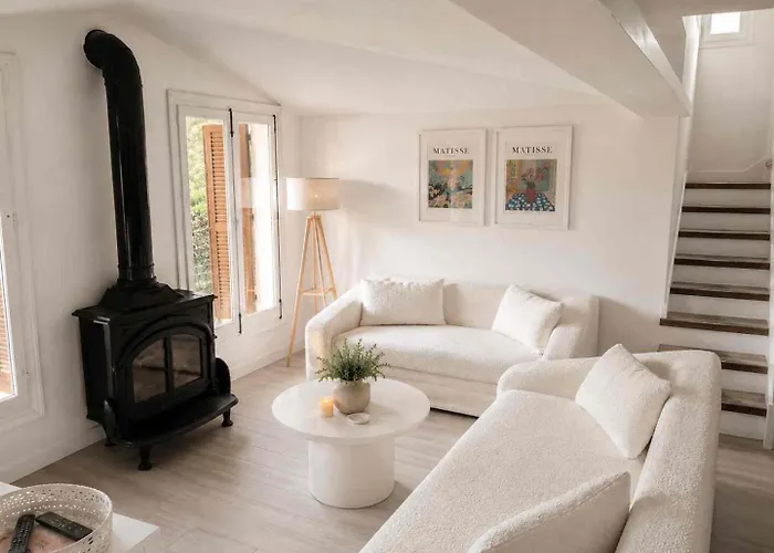 Can Botana 4-Gorgeous Beach Accommodation